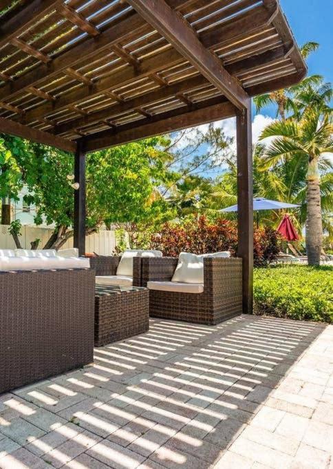 Beach Living At Island Pine Villas Джорджтаун Екстер'єр фото