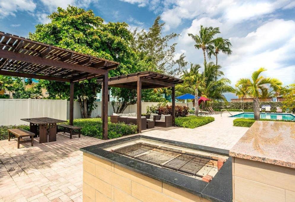 Beach Living At Island Pine Villas Джорджтаун Екстер'єр фото