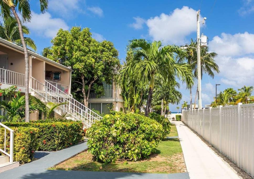 Beach Living At Island Pine Villas Джорджтаун Екстер'єр фото